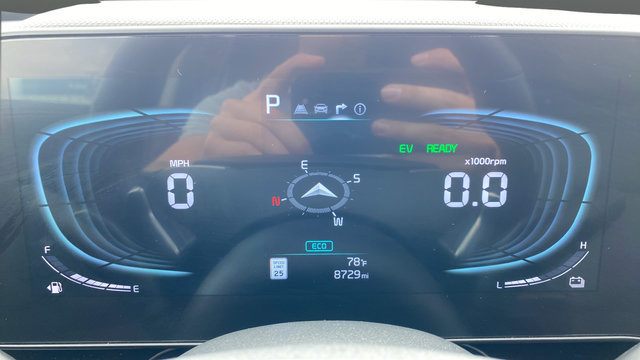 Certified 2025 Kia Niro EX Touring FWD image 17