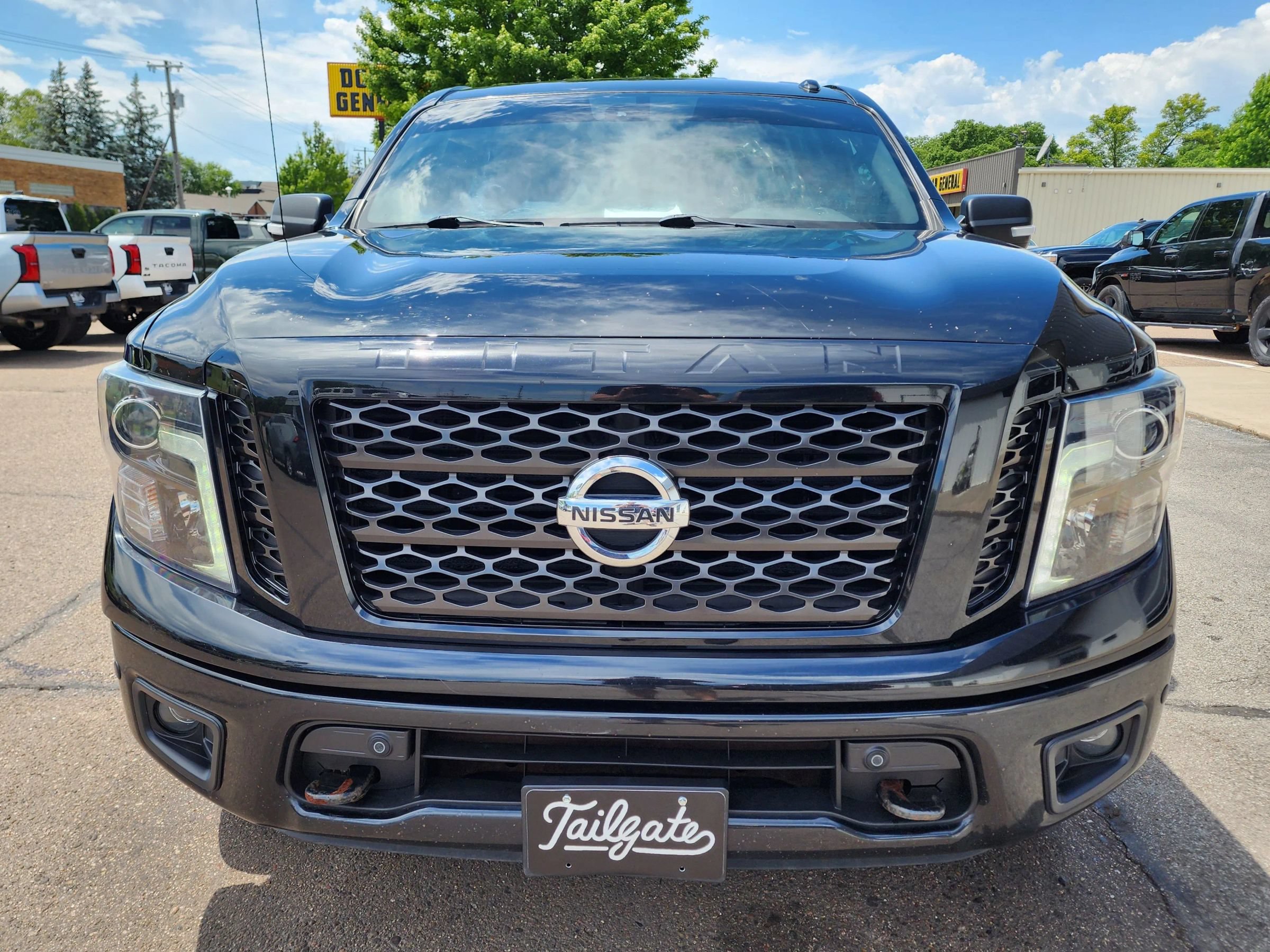 Used 2018 Nissan Titan SV w/ SV Convenience Package AWD/4WD image 3