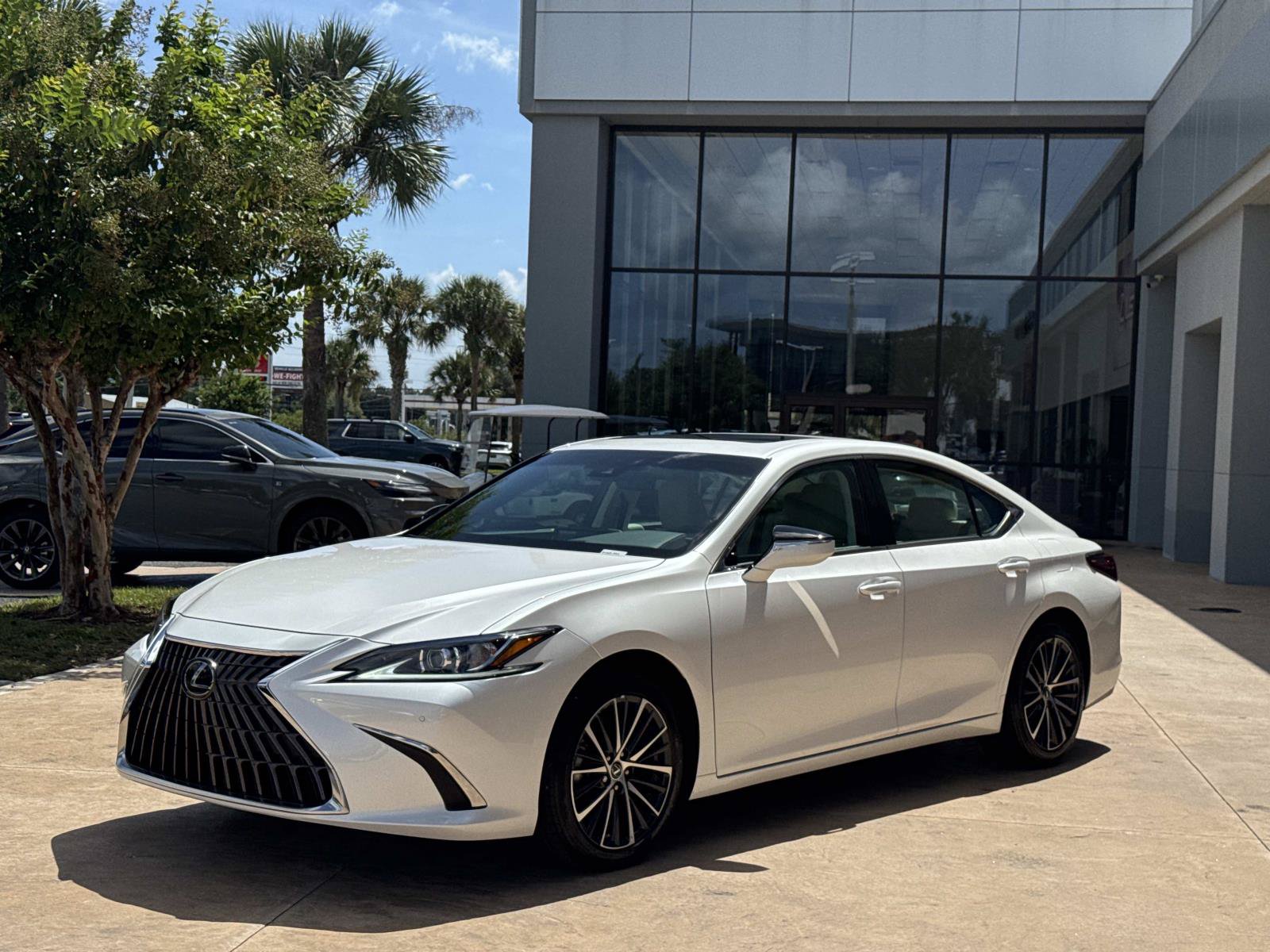 Used 2025 Lexus ES 350 w/ Premium Package FWD image 7