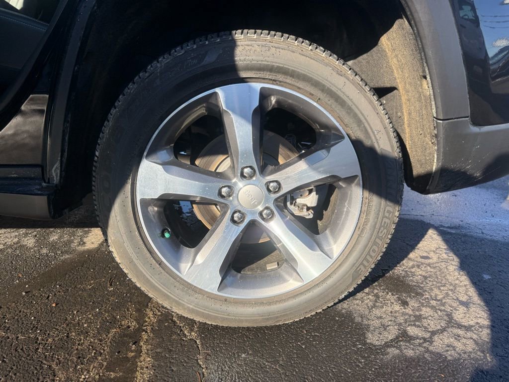 Used 2023 Jeep Grand Cherokee Limited image 32