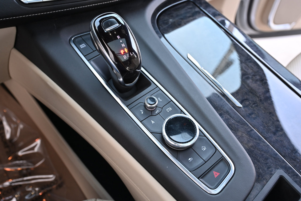 Used 2021 Cadillac Escalade Premium Luxury image 24