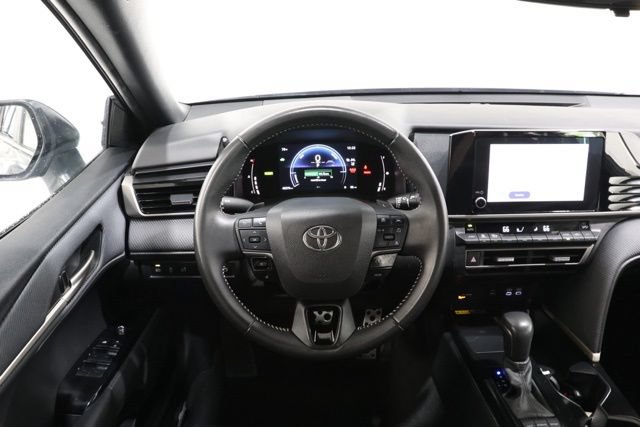 Used 2025 Toyota Camry SE FWD image 14