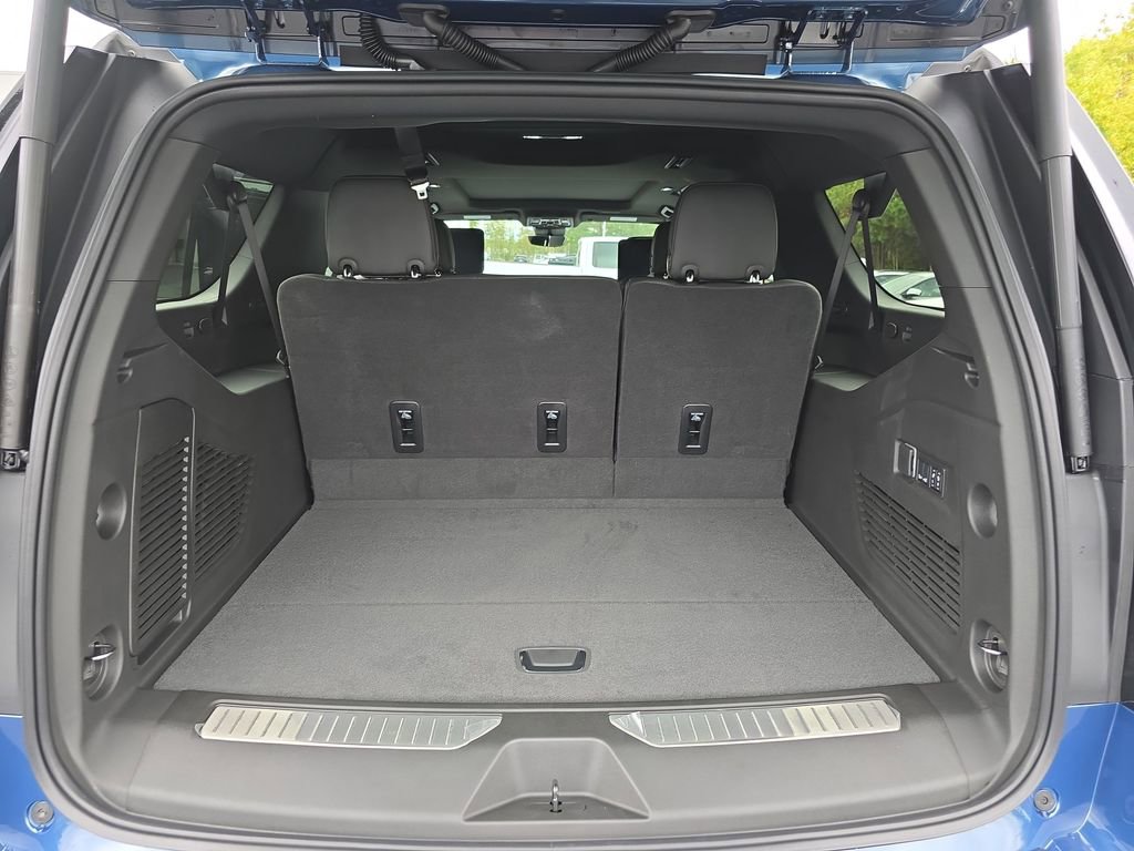 New 2026 Chevrolet Suburban Premier image 12