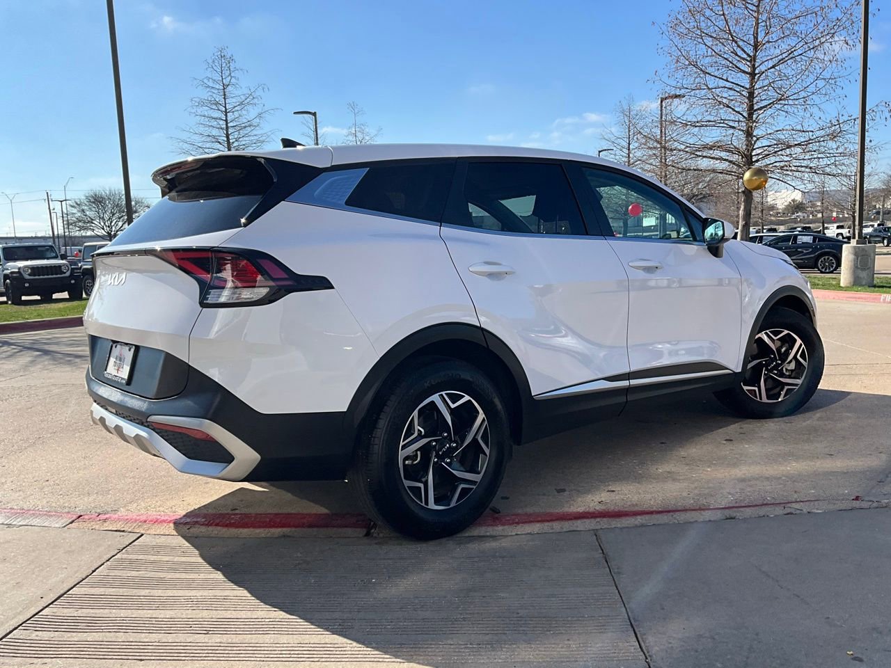 Used 2025 Kia Sportage LX image 6