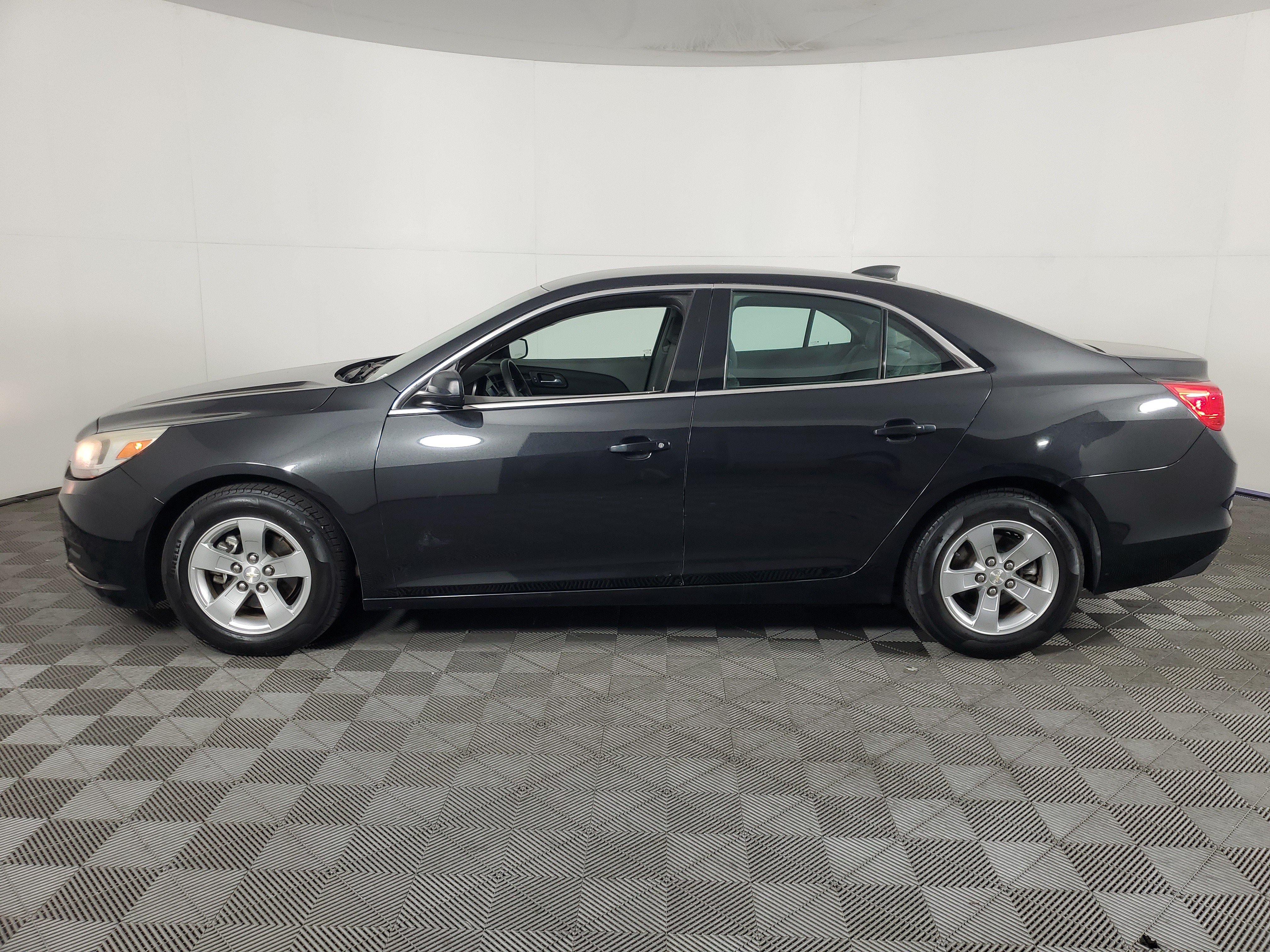 Used 2015 Chevrolet Malibu LS FWD image 7