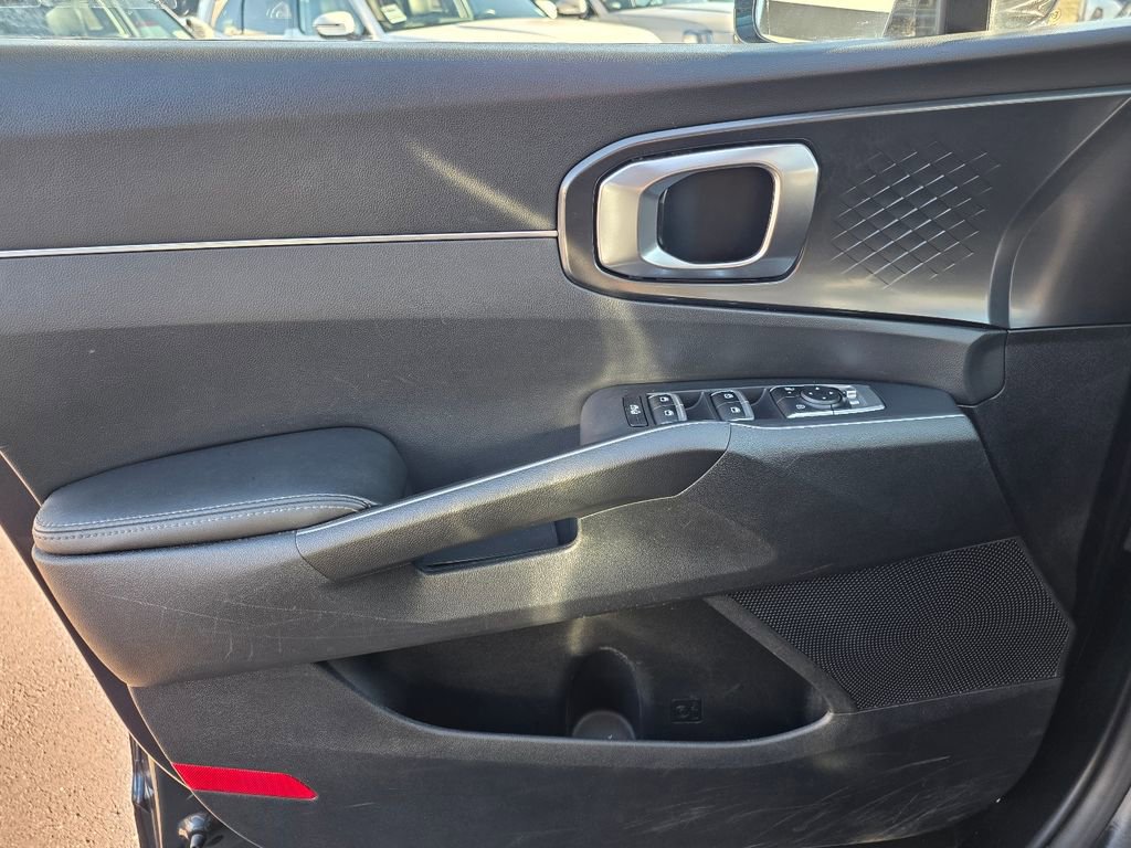 Used 2024 Kia Sorento S image 28