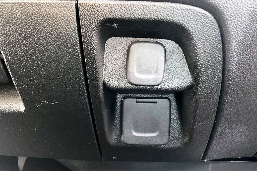 Used 2018 Chevrolet Silverado 1500 LT w/ LT Convenience Package image 16