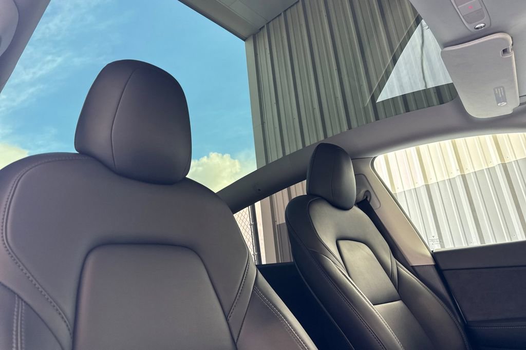 Used 2022 Tesla Model Y Performance AWD/4WD image 17