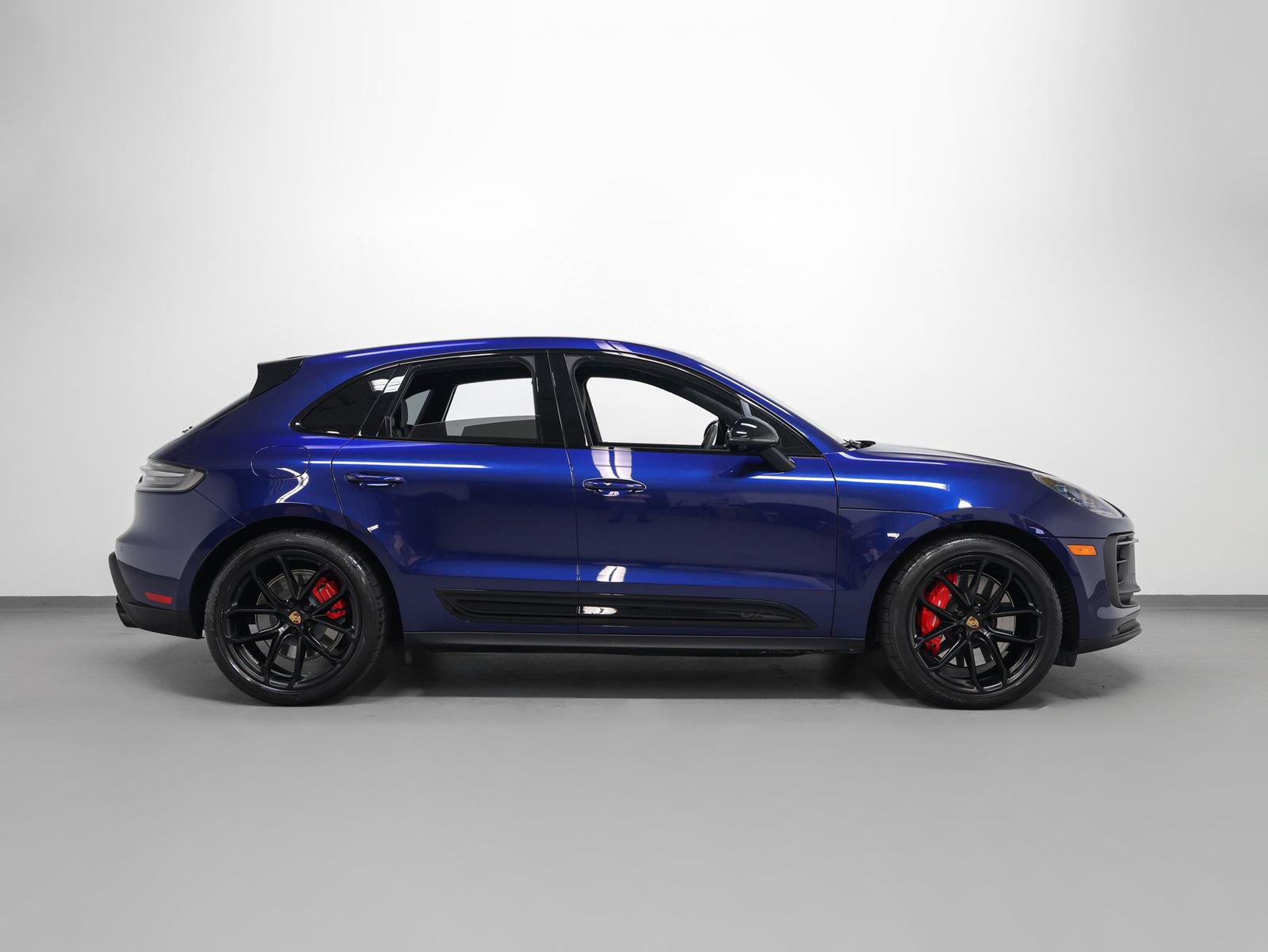 Certified 2024 Porsche Macan GTS w/ GTS Sport Package AWD/4WD image 13