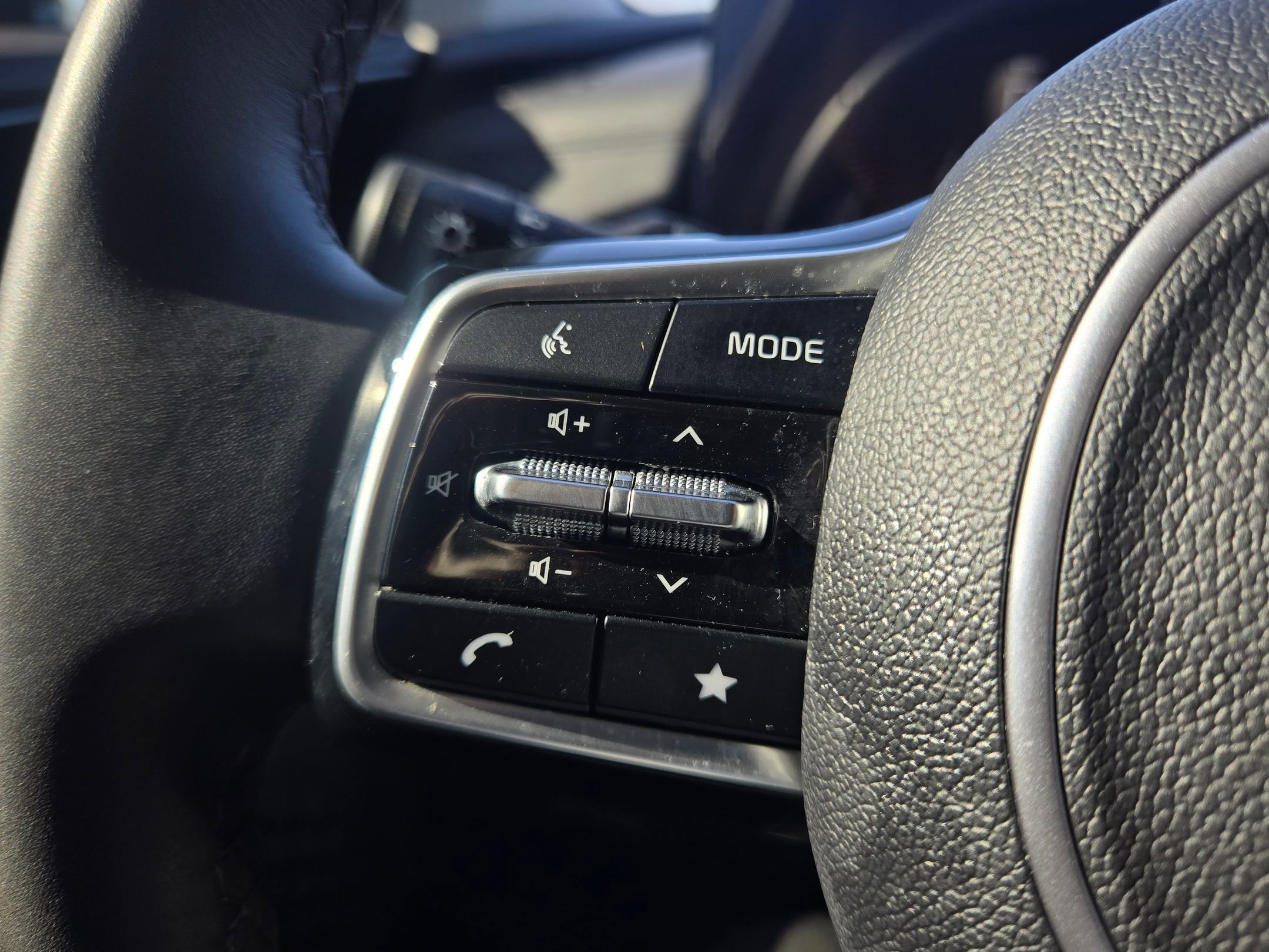 Certified 2025 Kia Carnival image 24