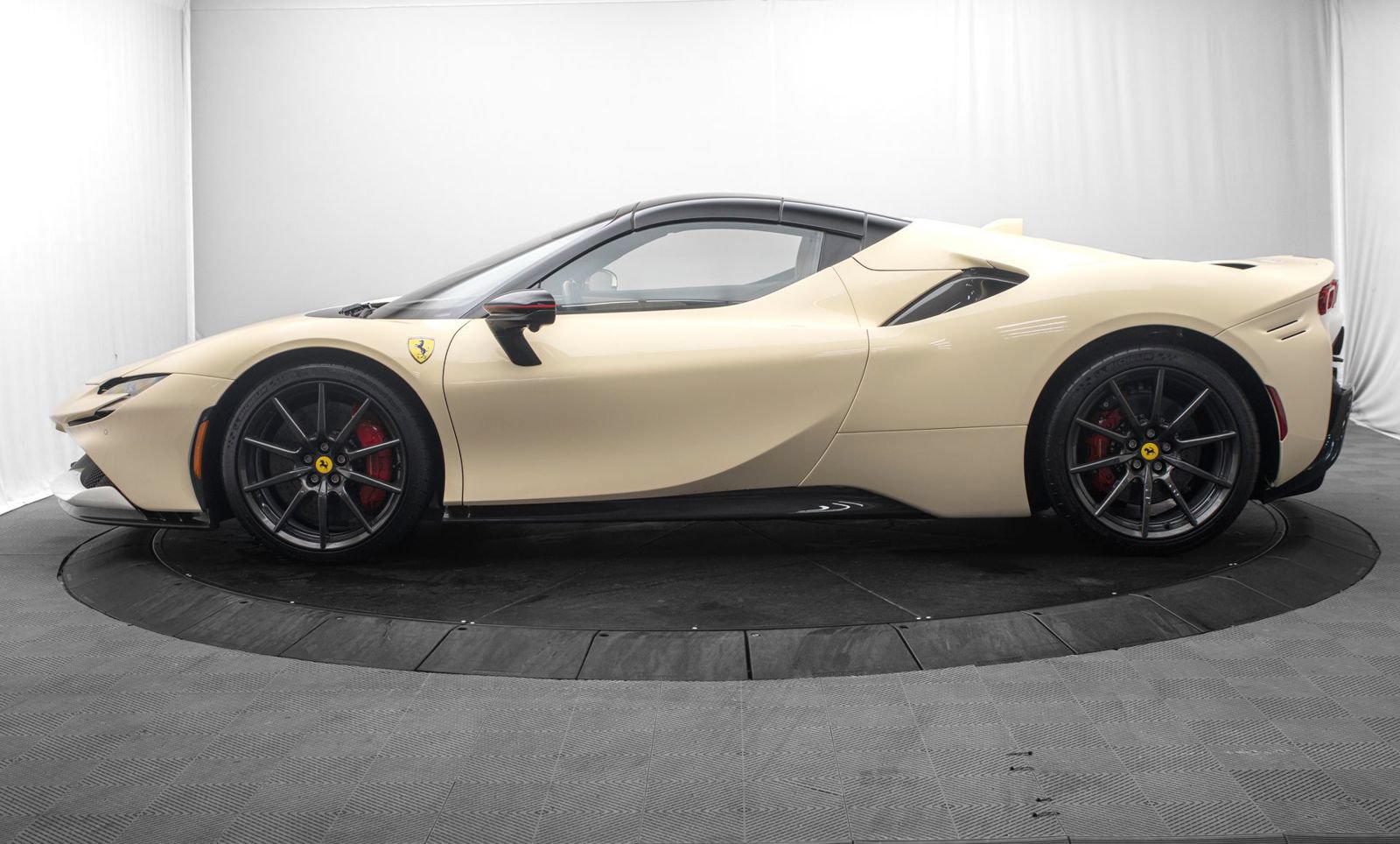 Used 2024 Ferrari SF90 Spider AWD/4WD image 12