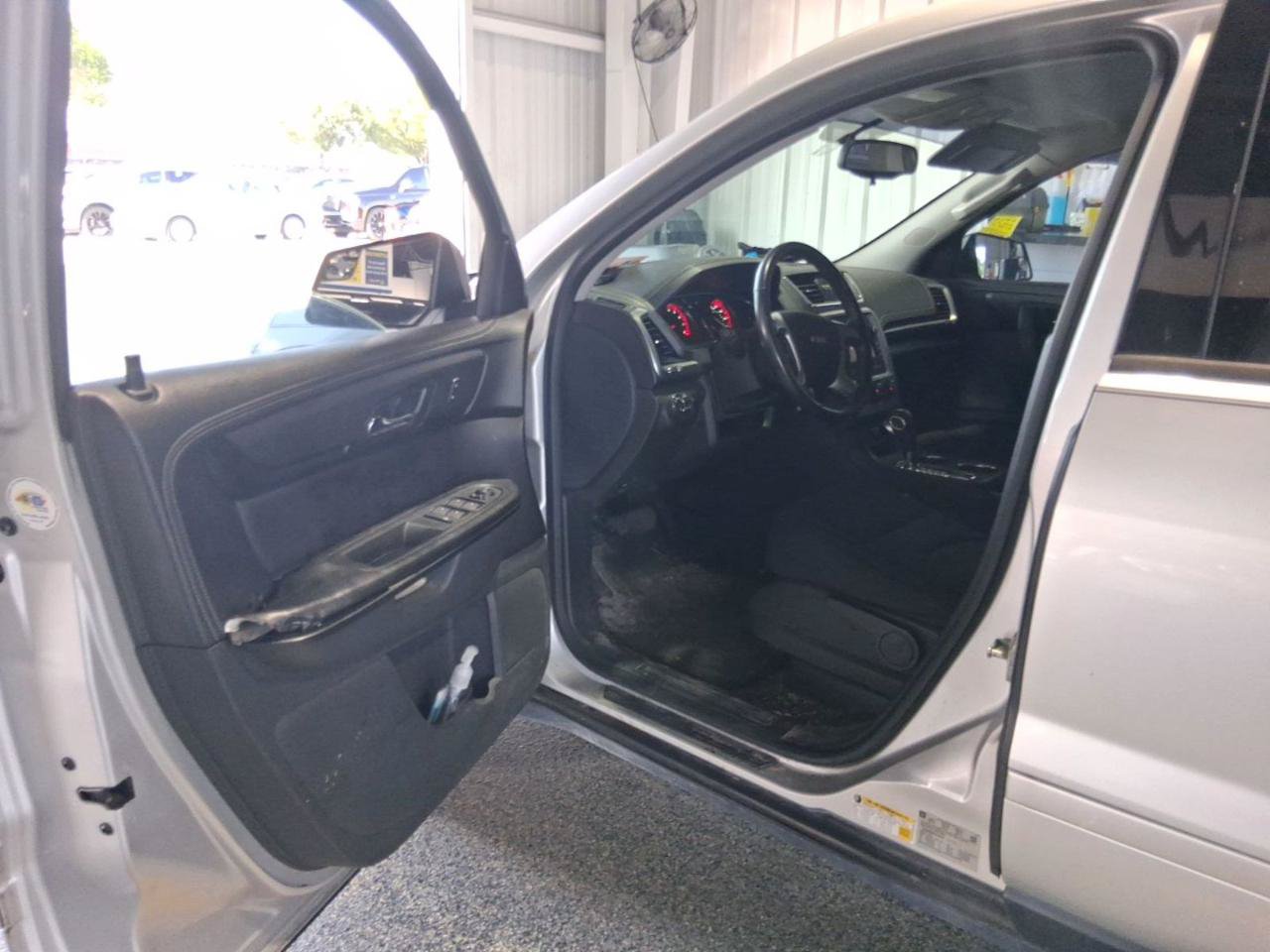 Used 2014 GMC Acadia SLE FWD image 6
