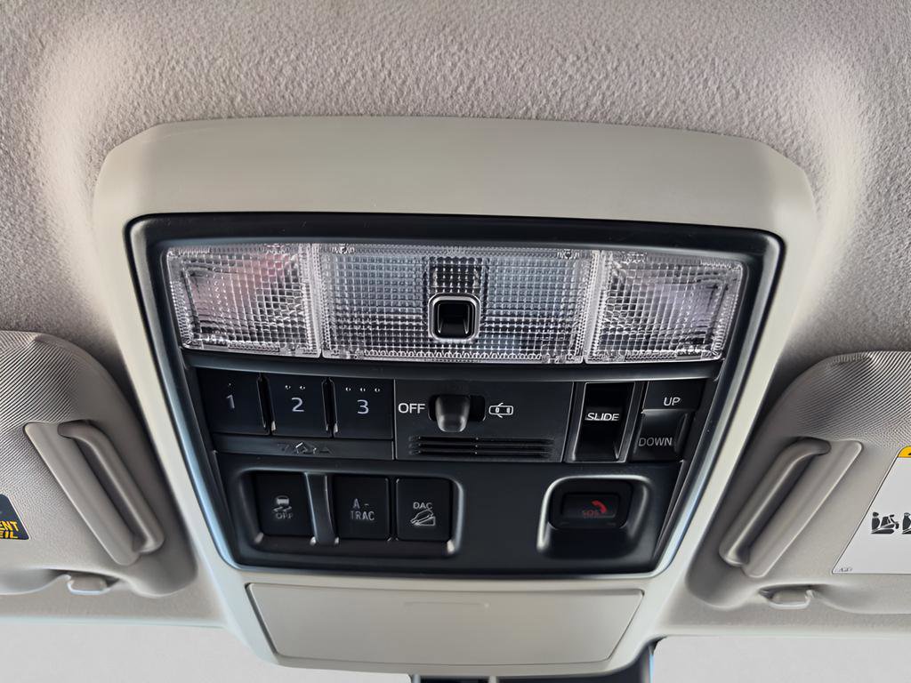 Used 2022 Toyota 4Runner SR5 Premium w/ Moonroof Package AWD/4WD image 24