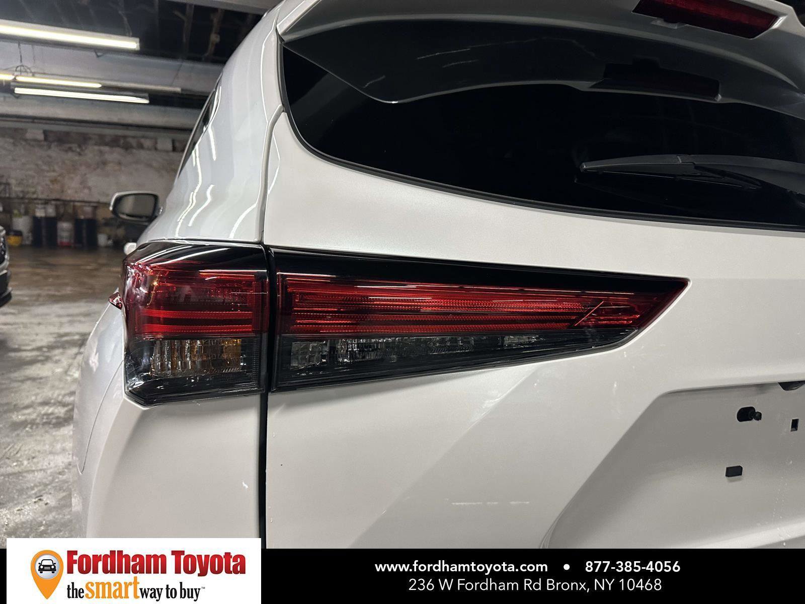 Used 2023 Toyota Highlander XLE AWD/4WD image 11