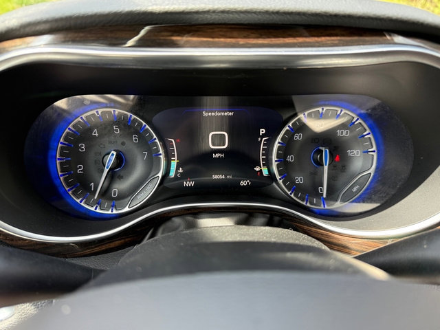 Used 2022 Chrysler Pacifica Pinnacle AWD/4WD image 27