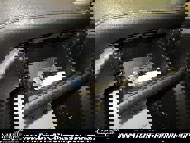 Used 2022 GMC Acadia SLT w/ Technology Package image 49