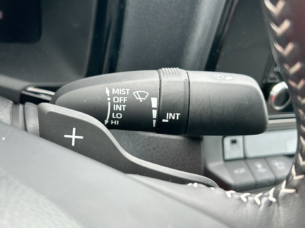 Used 2025 Toyota Camry SE FWD image 20