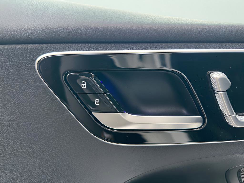 Used 2023 Mercedes-Benz C 300 Sedan image 12