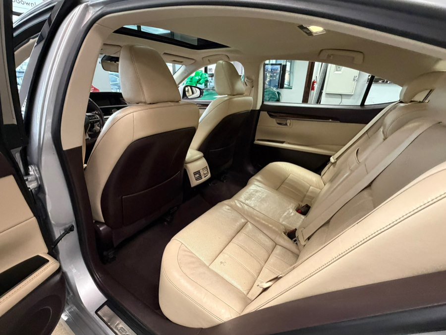 Used 2016 Lexus ES 350 w/ Luxury Package w/Wood Trim image 20