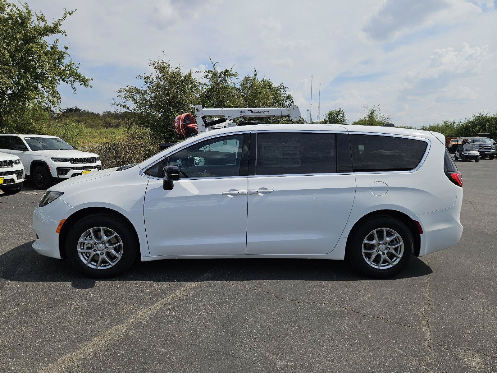 New 2027 Chrysler Pacifica LX FWD image 3