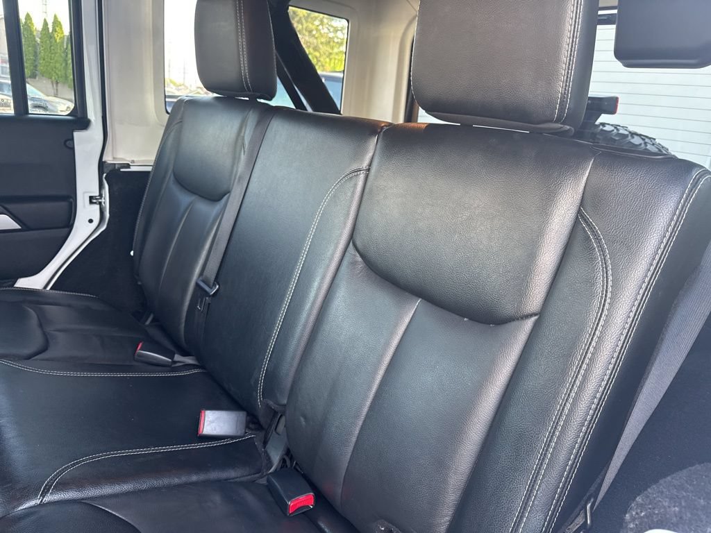 Used 2016 Jeep Wrangler Unlimited Rubicon AWD/4WD image 27