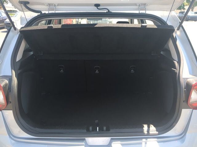 Used 2025 Hyundai Venue SEL FWD image 12