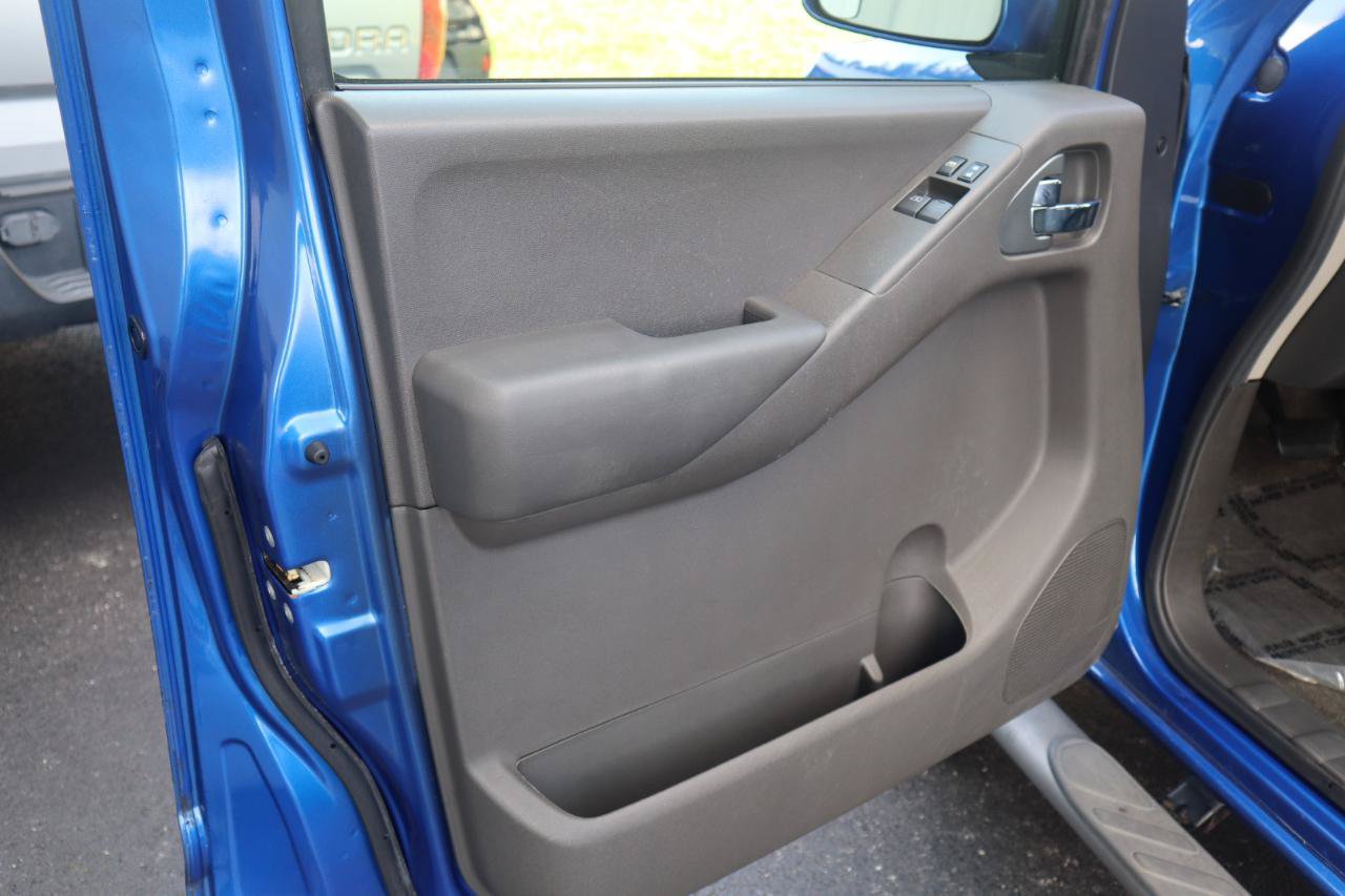 Used 2013 Nissan Frontier PRO-4X AWD/4WD image 52