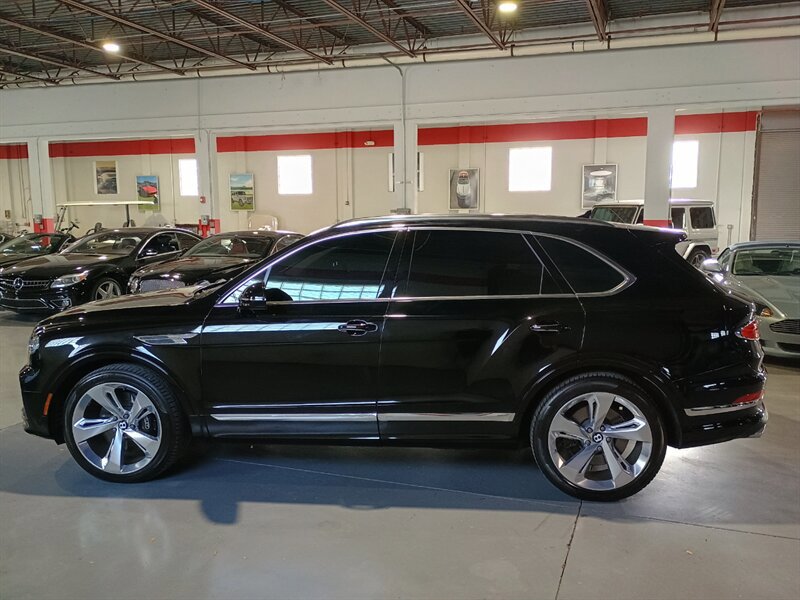Used 2023 Bentley Bentayga AWD/4WD image 2