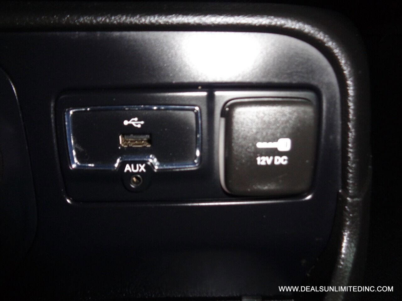 Used 2015 Jeep Renegade Latitude image 14