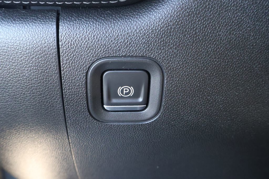 Used 2021 Chevrolet Silverado 1500 LT Trail Boss w/ Convenience Package II image 16