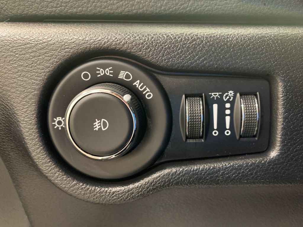 Used 2020 Chrysler Pacifica Limited FWD image 17