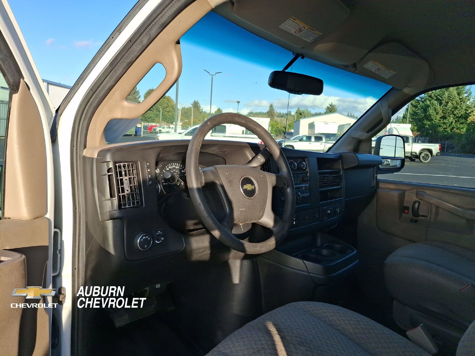 Used 2017 Chevrolet Express 2500 Extended RWD image 15