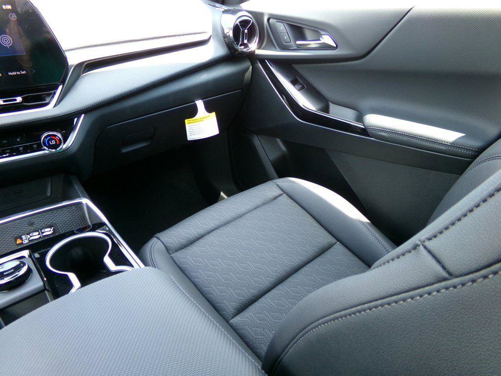 New 2026 Chevrolet Equinox LT w/ Convenience Package II image 9