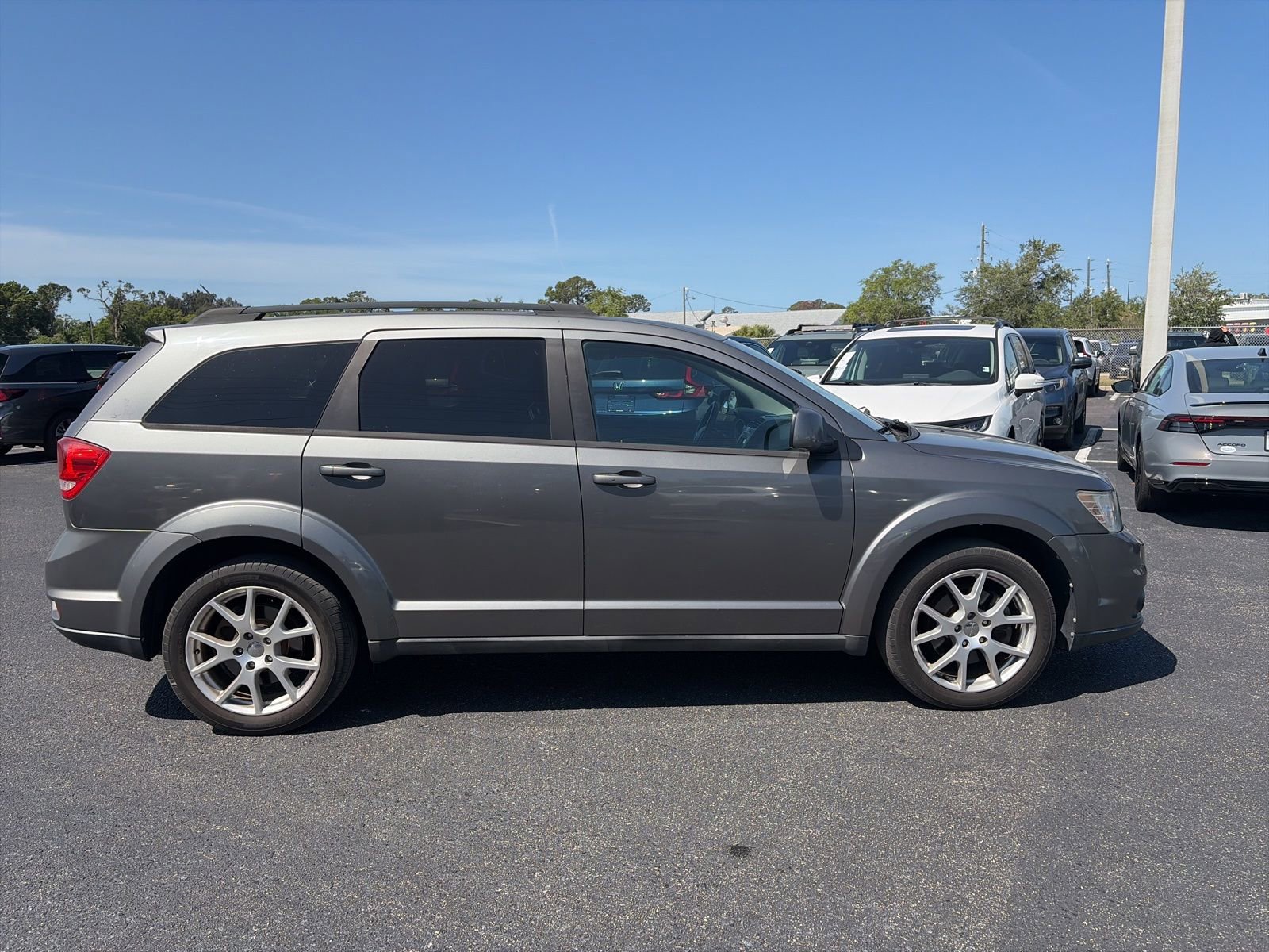 Used 2013 Dodge Journey SXT w/ Flexible Seating Group FWD image 8