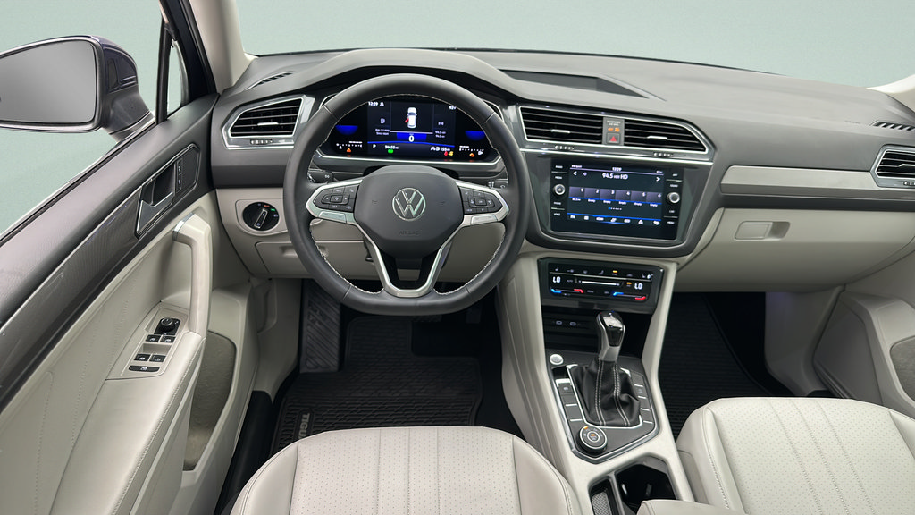 Used 2023 Volkswagen Tiguan SE AWD/4WD image 13