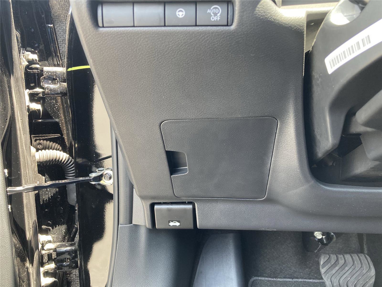 New 2025 Nissan Kicks SR image 24