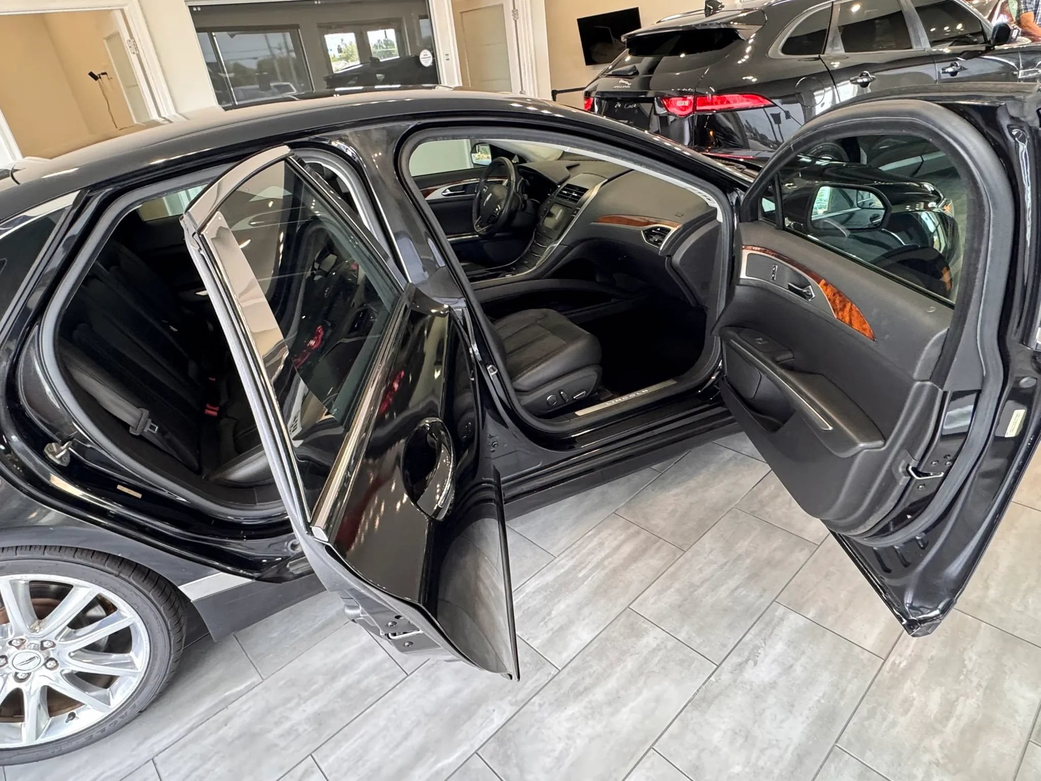 Used 2014 Lincoln MKZ w/ Equipment Group 101A Select FWD image 15