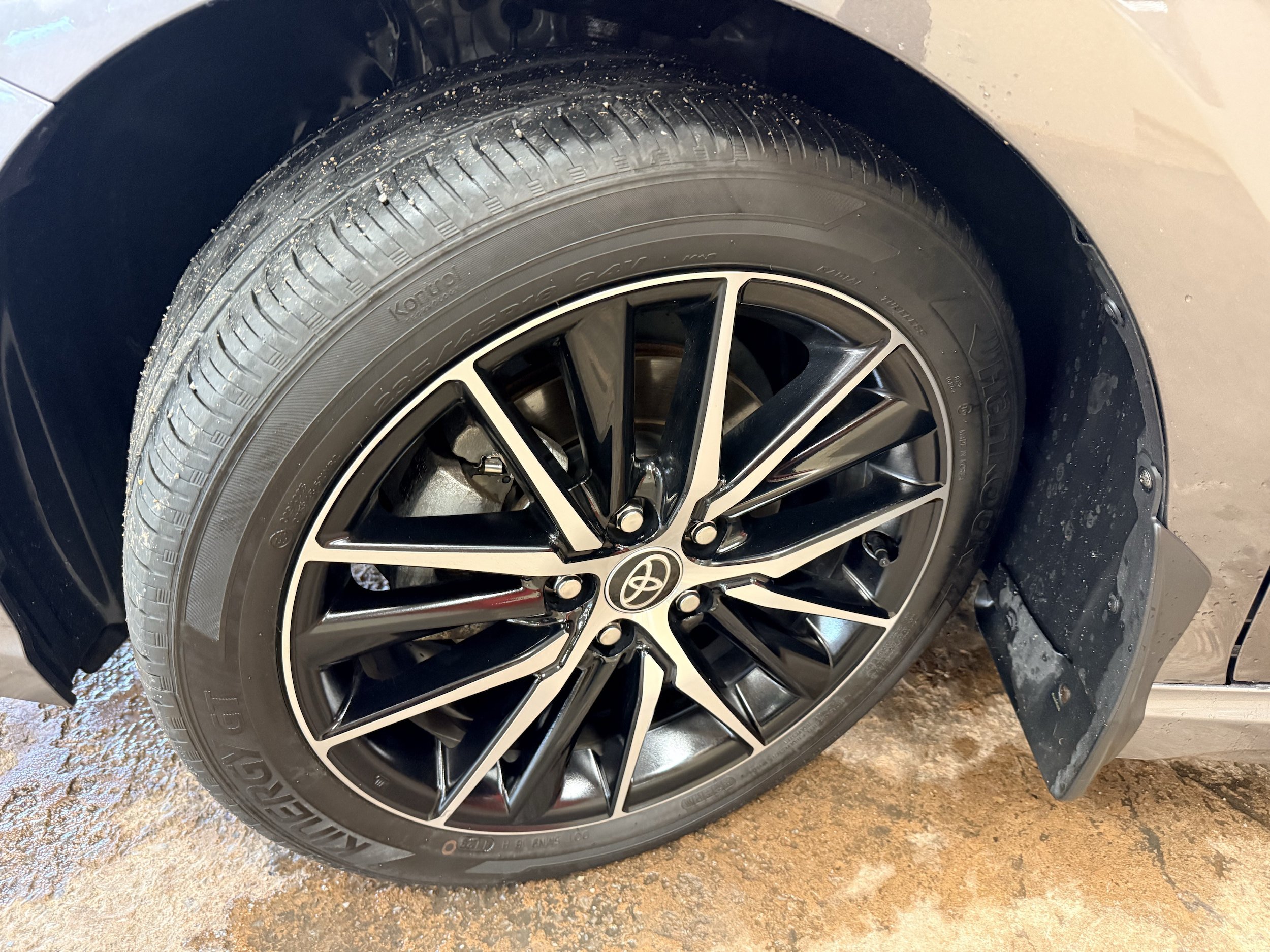 Used 2023 Toyota Camry SE FWD image 6