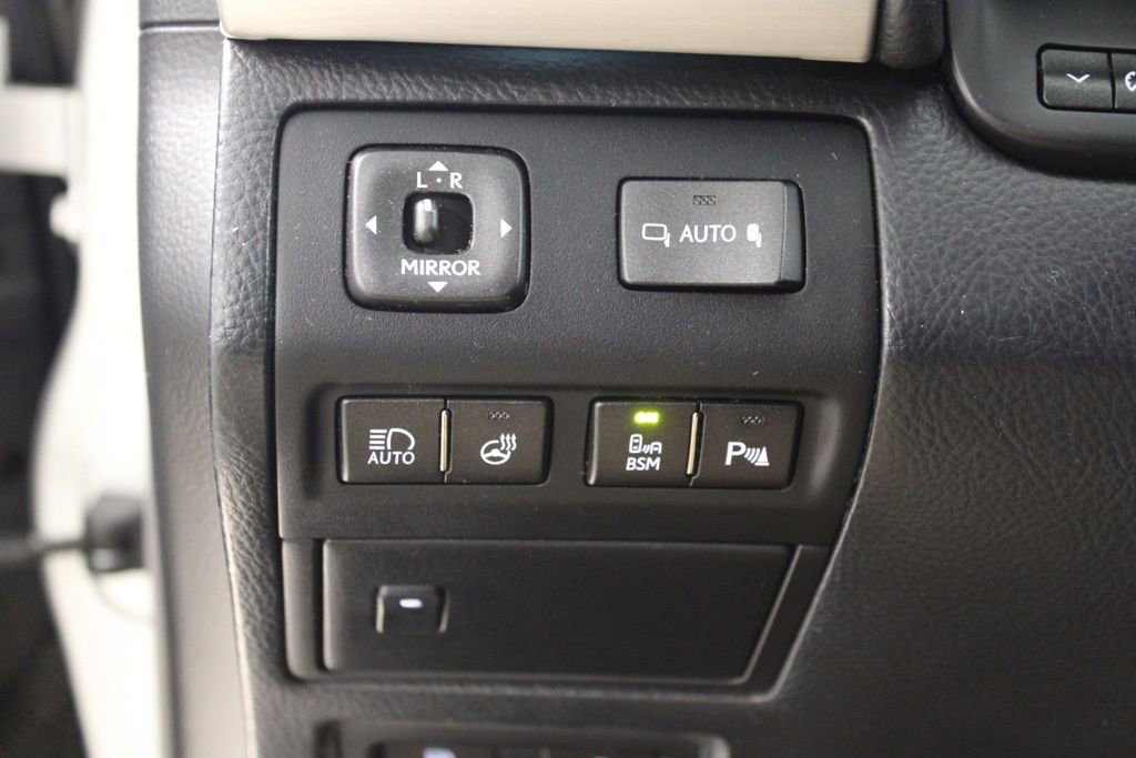 Used 2013 Lexus LS 460 AWD w/ Comfort Pkg image 23