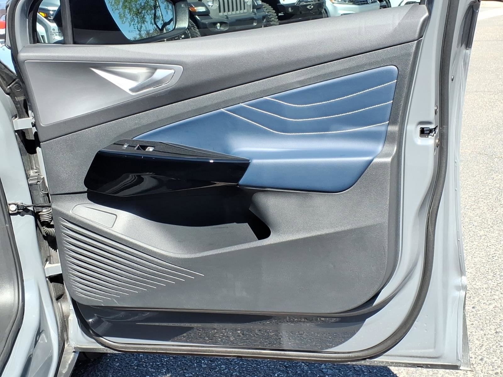 Certified 2025 Volkswagen ID.4 Pro S w/ ID.4 Black Package image 14