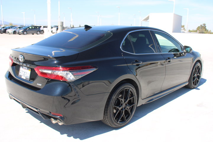 Used 2022 Toyota Camry XSE image 3