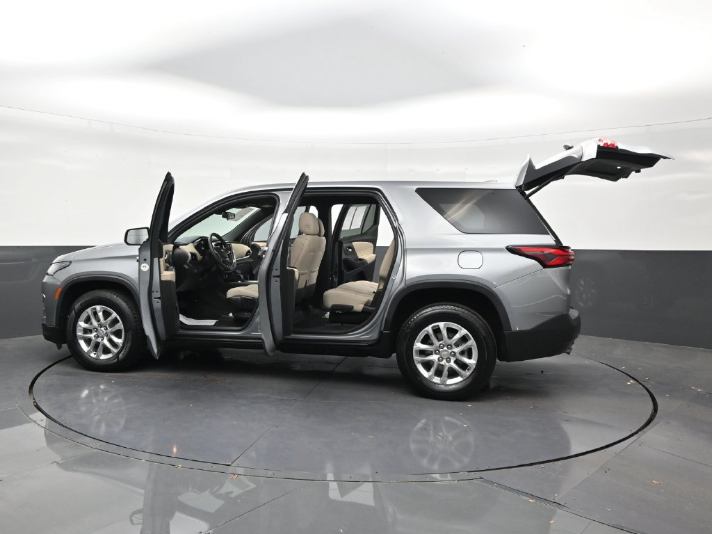 Used 2023 Chevrolet Traverse LS FWD image 30