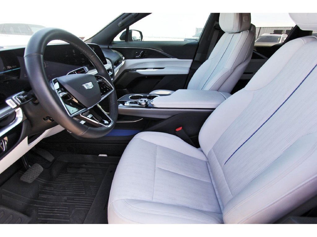 Used 2024 Cadillac Lyriq Sport RWD image 6