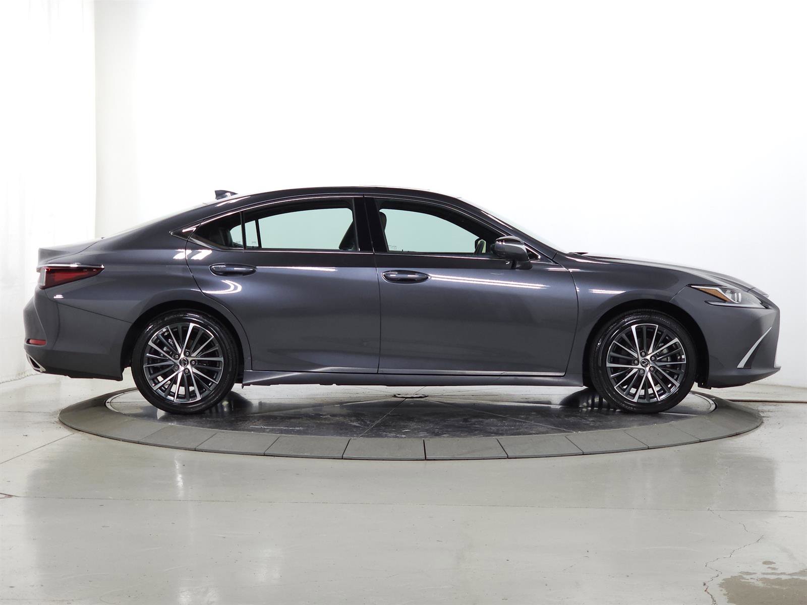 Used 2025 Lexus ES 350 Premium image 10