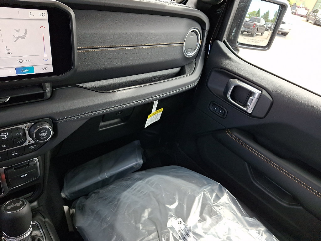 New 2027 Jeep Wrangler Unlimited Sahara AWD/4WD image 12