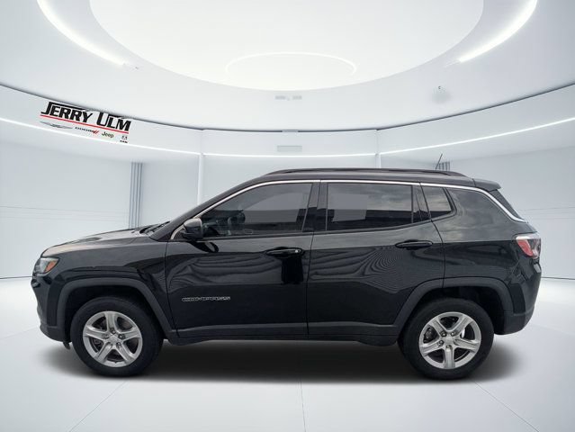 Used 2023 Jeep Compass Latitude w/ Sun and Sound Group AWD/4WD image 6