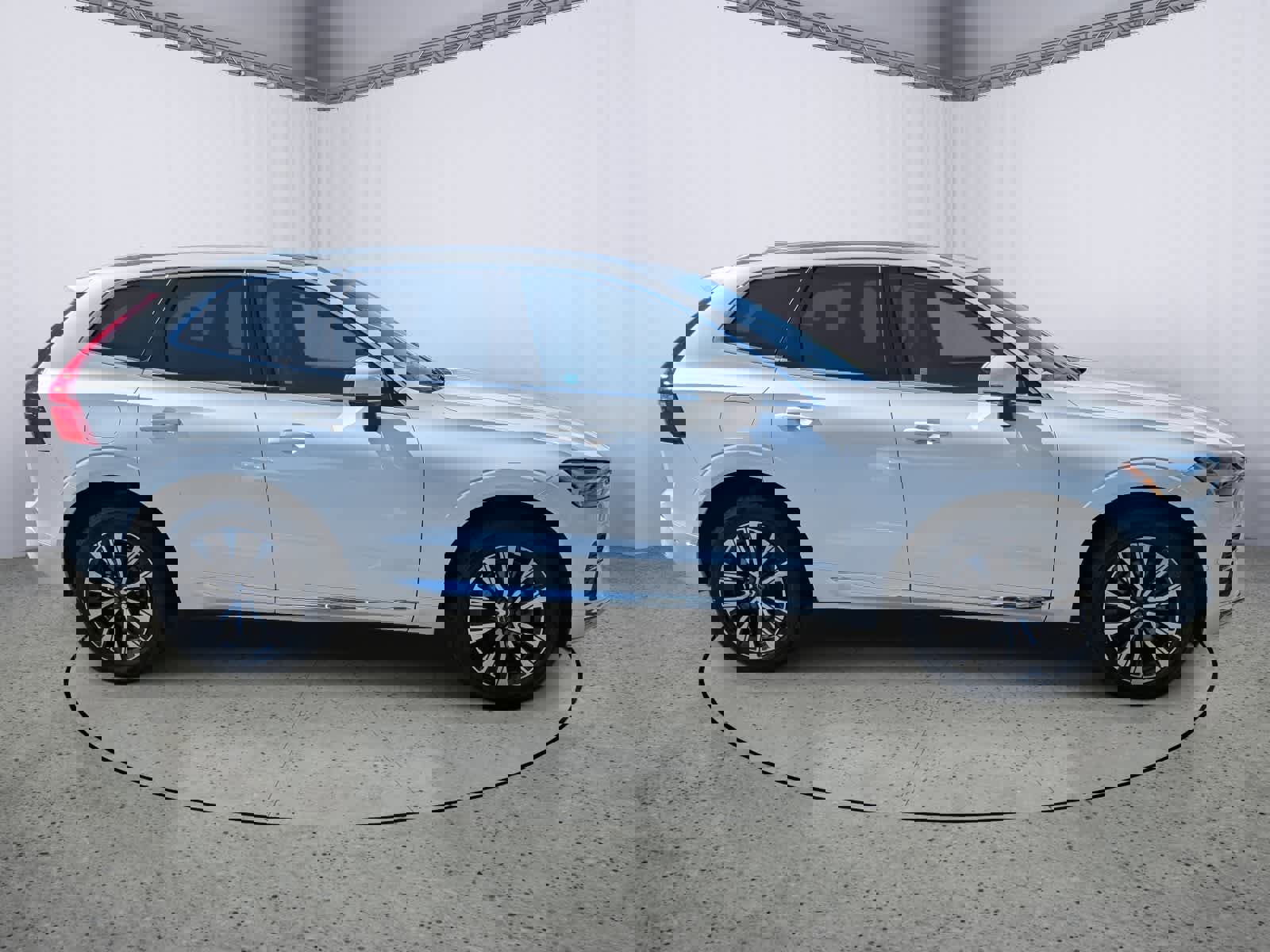 Used 2023 Volvo XC60 B5 Plus image 2