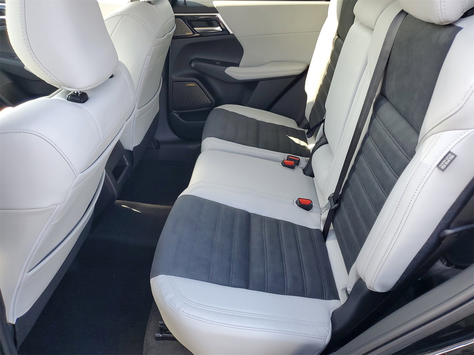 New 2025 Mitsubishi Outlander SE image 21