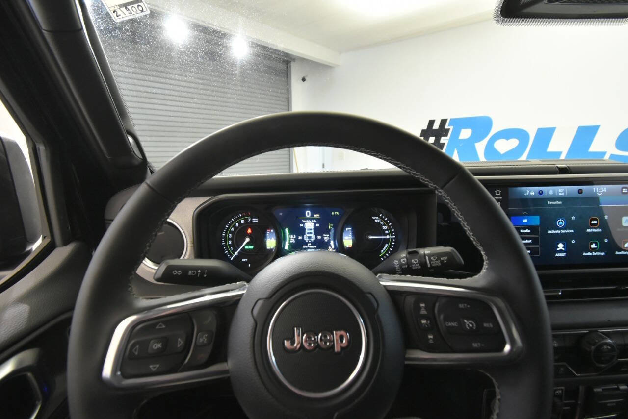 Used 2025 Jeep Wrangler Unlimited Sahara image 24