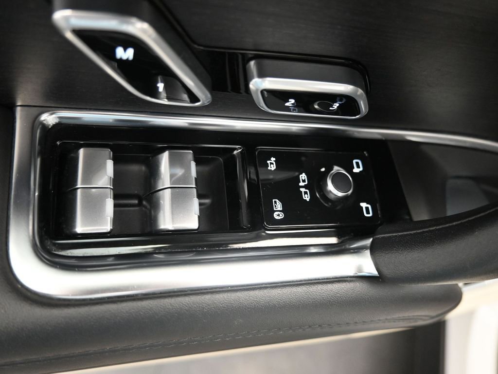 Used 2022 Land Rover Range Rover Long Wheelbase SE image 28